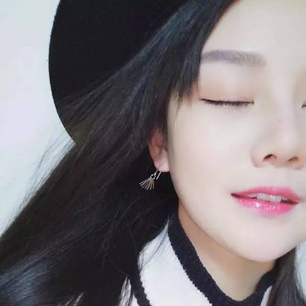 休闲衣服配什么耳钉好看,樱桃耳钉适合搭配什么上衣