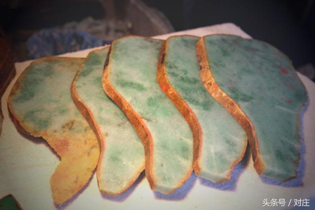 缅甸玉手镯63圈口,缅甸翡翠原石公盘竞价视频