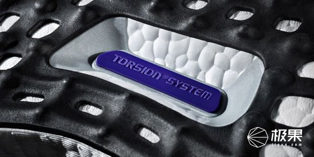 便捷式系鞋带球鞋,自动系鞋带的nike球鞋