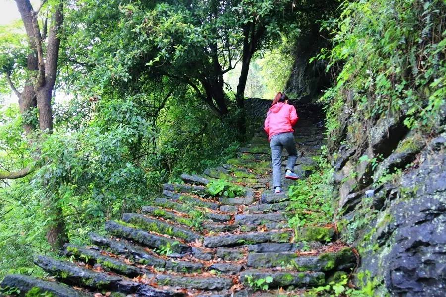 元宝山下，山水云间，悠悠闲云时光，恰好那时我也在