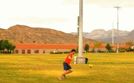 足球高空球如何摆脱贴身防守,足球实战为什么停不了高空球