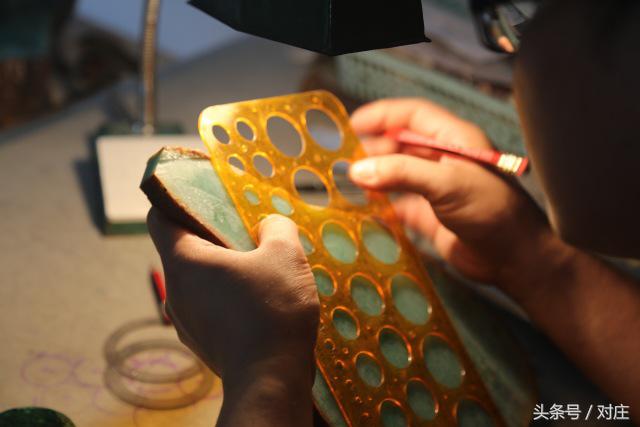 缅甸玉手镯63圈口,缅甸翡翠原石公盘竞价视频