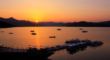 游大明湖文章,泸沽湖环湖游散文