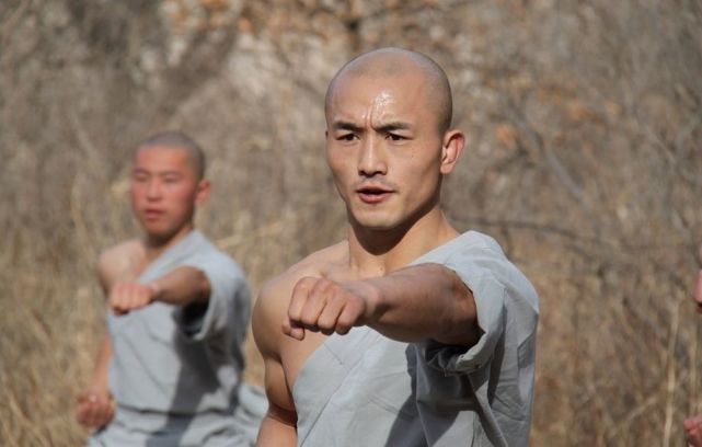 一龙ko泰国拳王,一龙打韩国空手道冠军