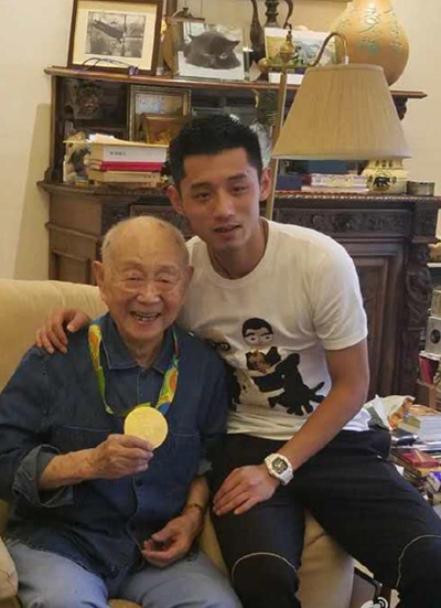 张继科跨界歌王黑外套,张继科迷惑穿搭