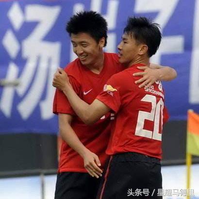 权健上亿签的国足第一射手却被用废成铁腰唯恒大一人能救活他
