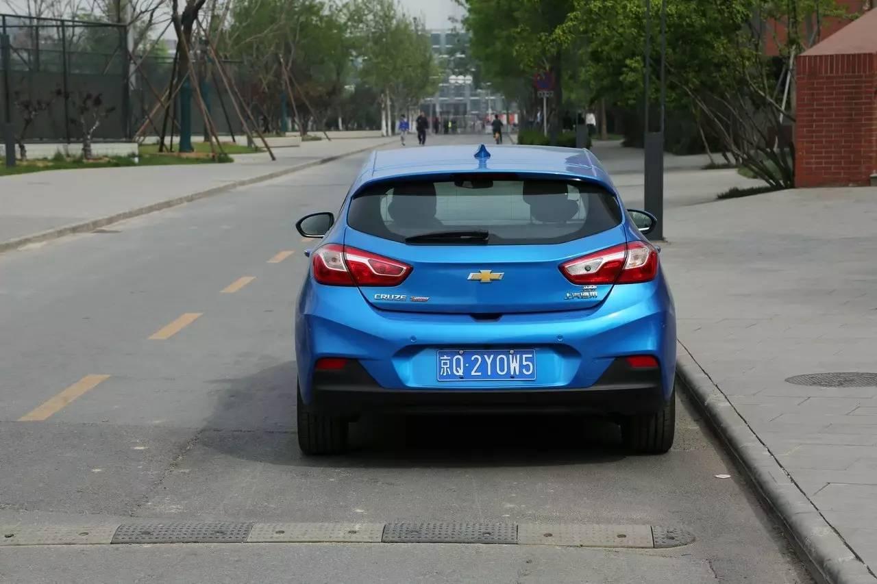 国外科鲁兹两厢掀背版试驾,二手科鲁兹两厢掀背最新用车感受