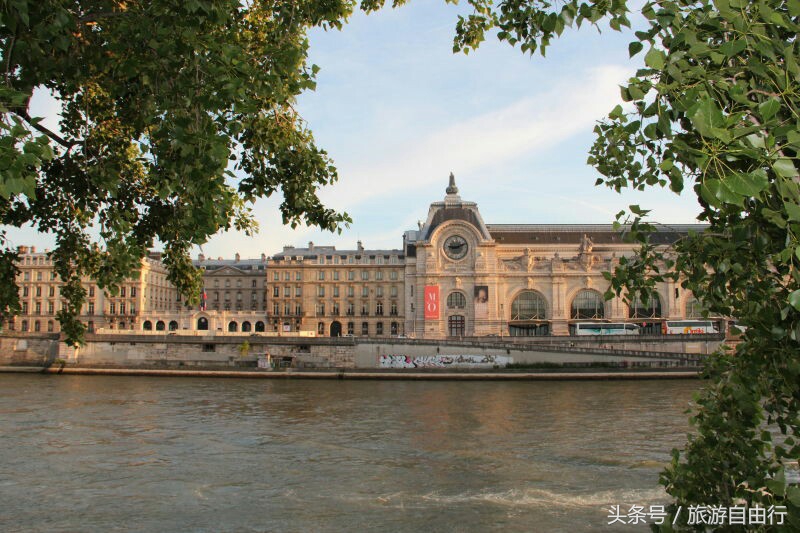 法国巴黎的著名景点和风土人情 (法国巴黎有哪些著名的旅游景点)