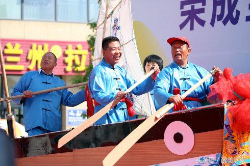 实拍：被俄罗斯美女帅哥酷爱的中国房车是什么样子