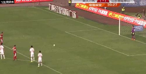 中国男足4-1新加坡王大雷扑救点球,王大雷扑出的十大必进球