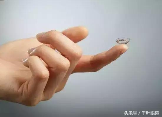 为什么佩戴隐形眼镜后眼睛会有*血丝红**？