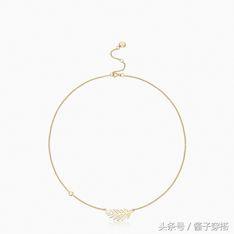 叶子化为饰品，时尚搭配的谨慎机