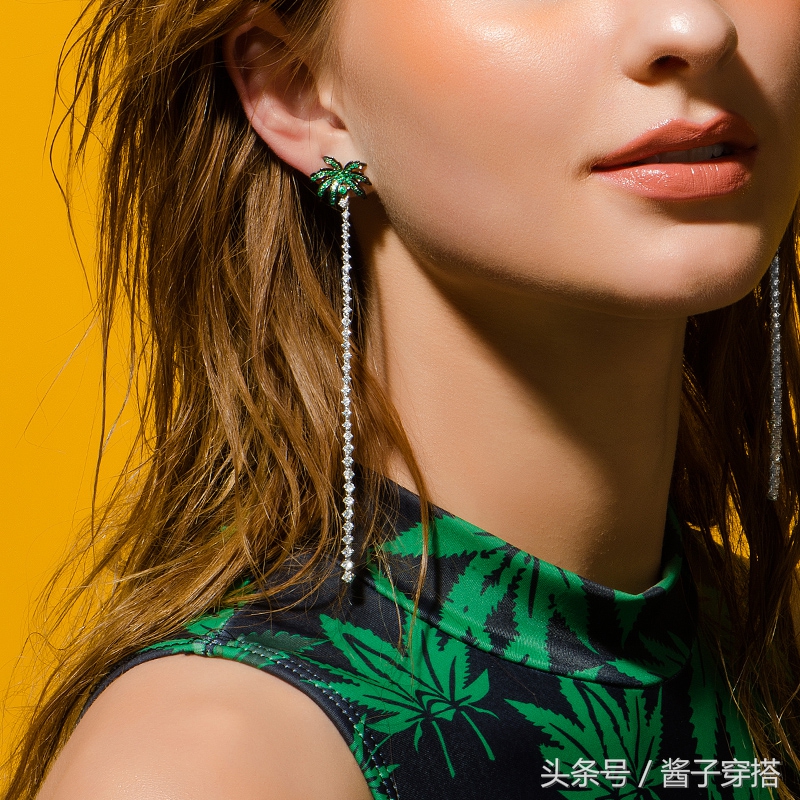 叶子化为饰品，时尚搭配的谨慎机