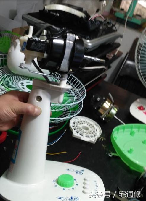 小台扇通电不转怎么办,台扇通电后不能转动的维修