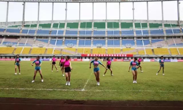 大雨挡不住的红色激情！全株洲人关注的顶级比赛嗨翻体育中心！