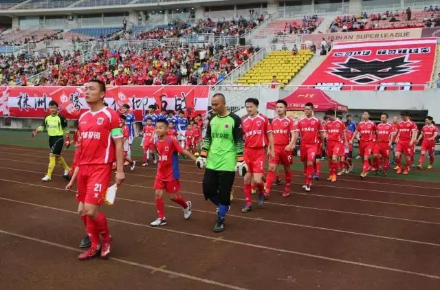 大雨挡不住的红色激情！全株洲人关注的顶级比赛嗨翻体育中心！