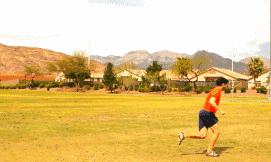 足球高空球如何摆脱贴身防守,足球实战为什么停不了高空球