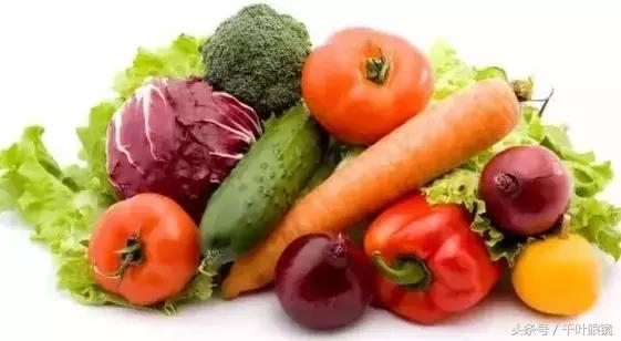 为什么佩戴隐形眼镜后眼睛会有*血丝红**？