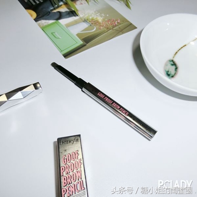 住着几千万的房子却用这几十块的粉饼，还有谁！