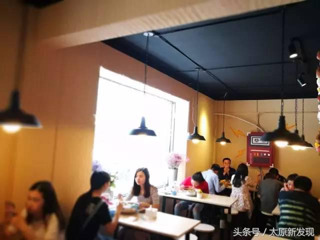 一路火到太原！在南京排队到腿麻的网红店来了！不预定还真吃不到