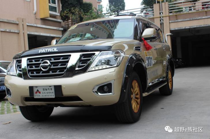 尼桑途乐Y61外观改装案例,途乐y62改装液晶仪表