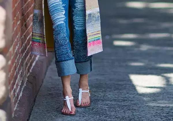 旅行如何搭配两个包包呢,夏季旅游包包搭配技巧