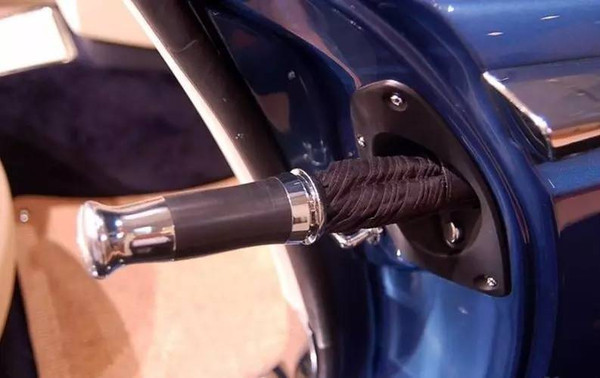 劳斯莱斯10万的伞,劳斯莱斯的专属雨伞有什么区别