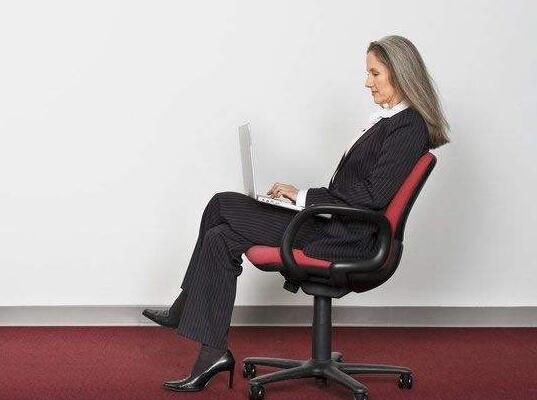 升降椅一秒变*弹炸**！你还敢坐吗？