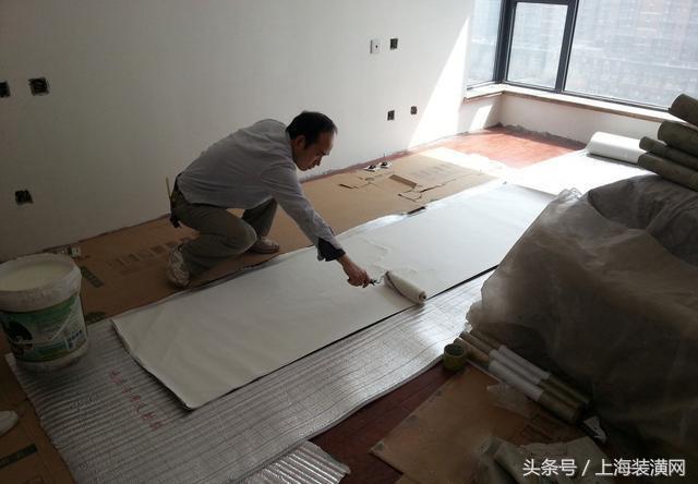 自己贴自粘墙纸怎么避免贴歪,墙纸贴偏怎么补救