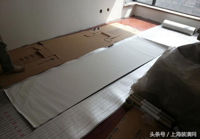 自己贴自粘墙纸怎么避免贴歪,墙纸贴偏怎么补救