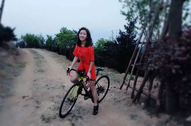 她们为别人穿的衣服，最后都一件一件脱了下来