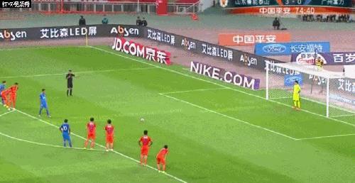 中国男足4-1新加坡王大雷扑救点球,王大雷扑出的十大必进球