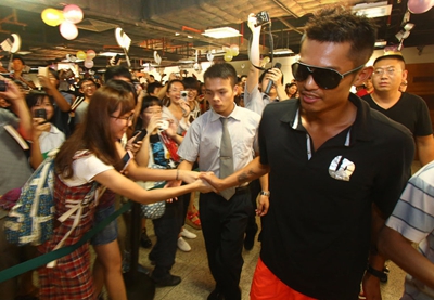 张继科跨界歌王黑外套,张继科迷惑穿搭