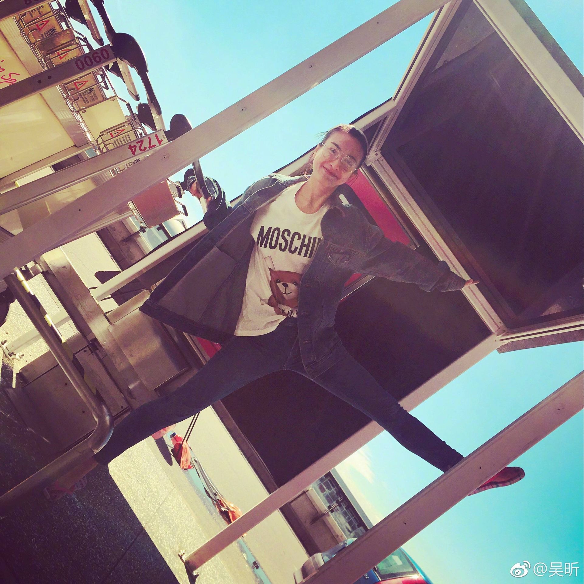 吴昕自拍图文,吴昕光腿视频