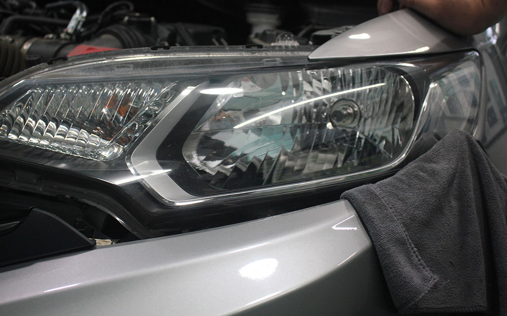 本田飞度升级欧司朗led透镜,本田飞度大灯升级海拉五双光透镜