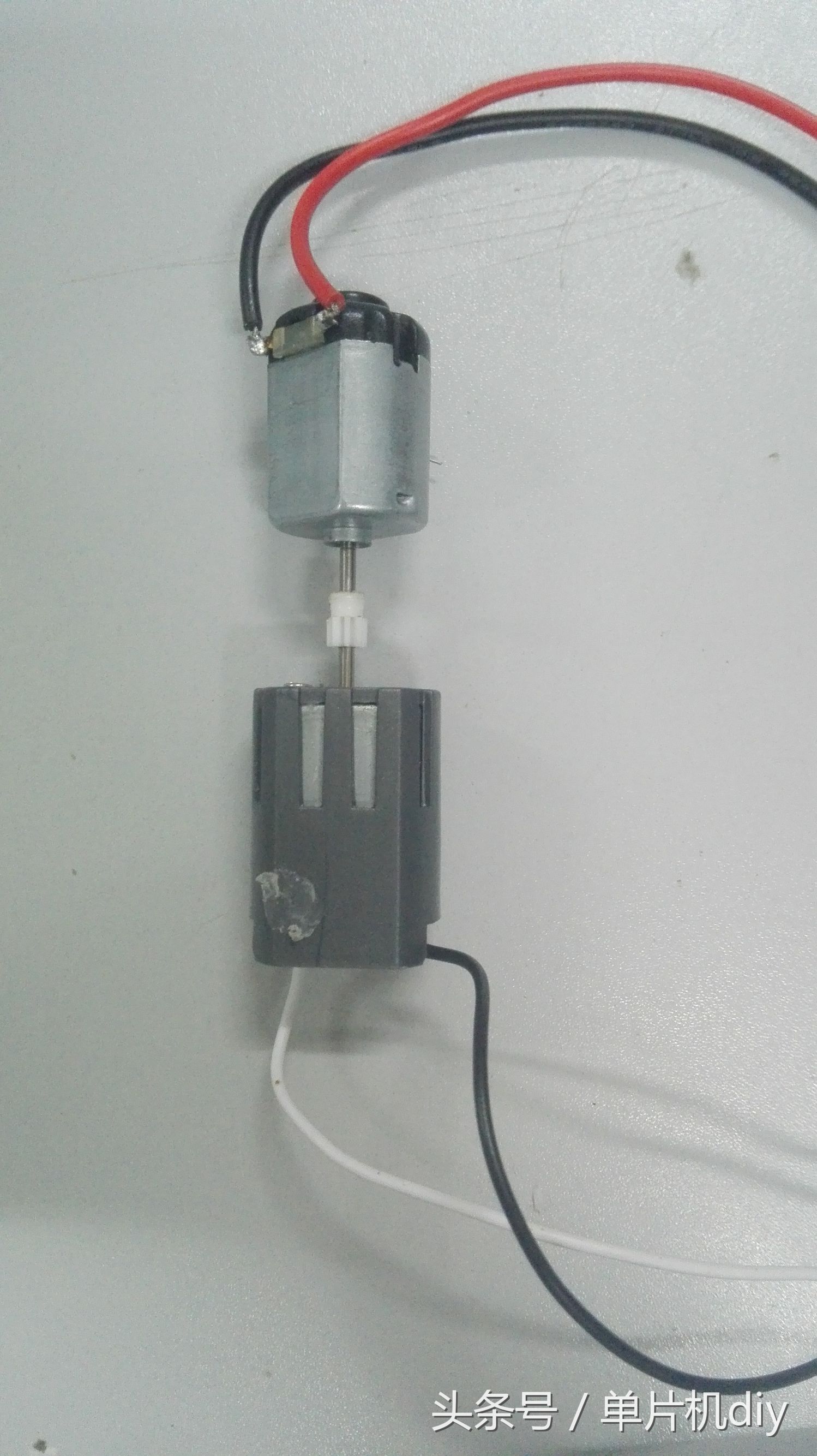 玩具电机马达能承受多大电压,玩具车上的小电机可以做什么