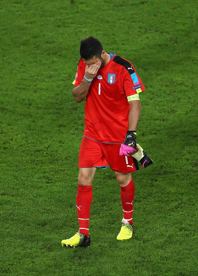 布冯是世界最强的门将吗,足球世界里的门将属性重要吗