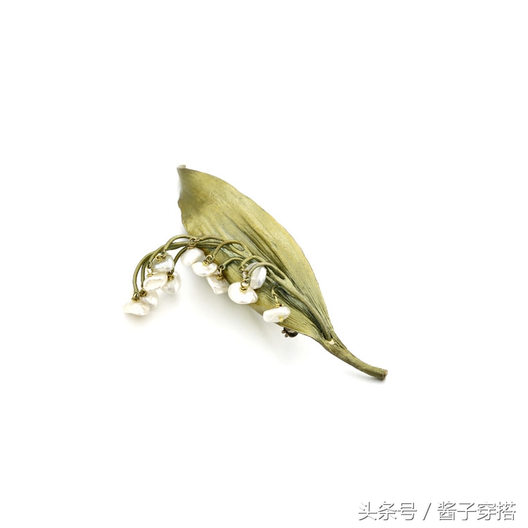 叶子化为饰品，时尚搭配的谨慎机