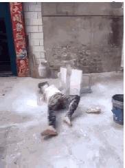 大爷打牌顶石头,大爷扛砖打牌原视频国外