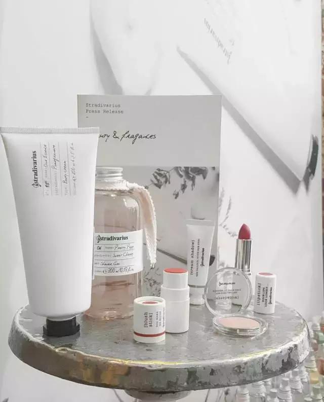 卖彩妆护肤品,卖衣服美妆品