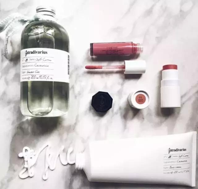 卖彩妆护肤品,卖衣服美妆品