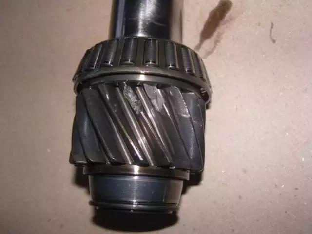 为什么越野车用分时四驱,有四驱为什么还要切换到越野模式