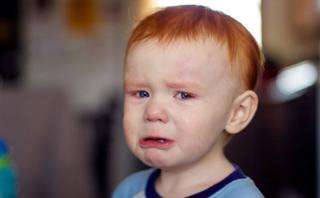 小孩不谨慎撞到人了怎么处理,小孩子撞到头会发烧吗