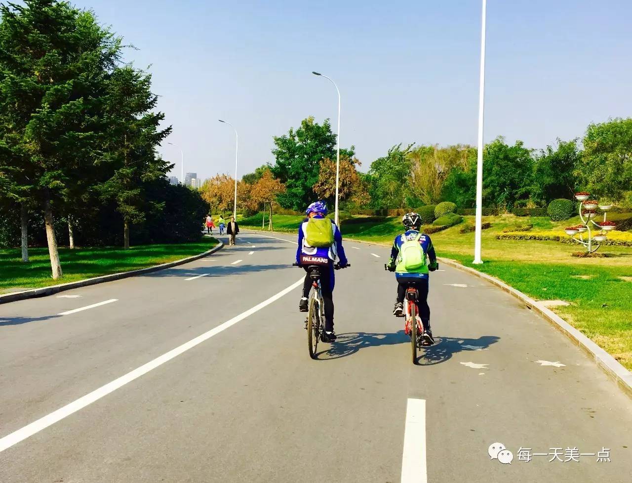 沈阳浑河边骑行夜景,浑河漫步道自行车