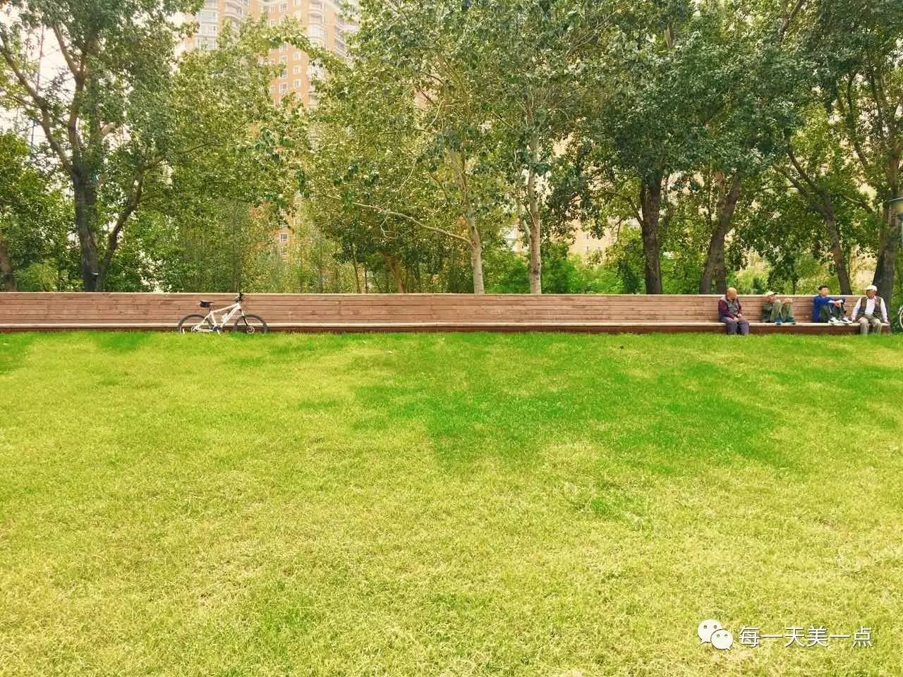 沈阳浑河边骑行夜景,浑河漫步道自行车