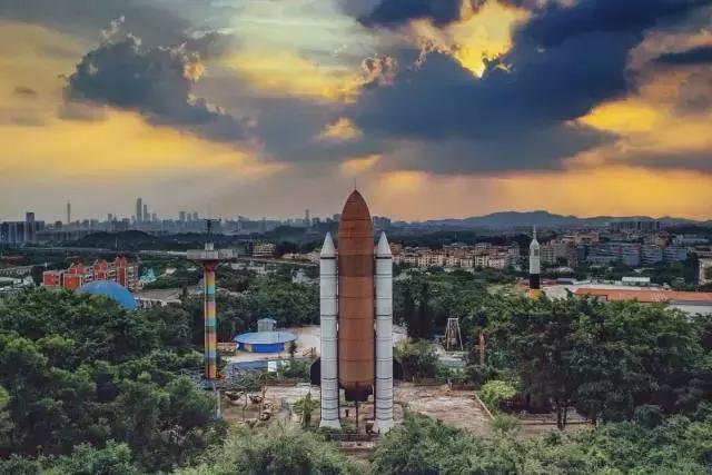 广州的一座荒废的商场,广州消失的城中城