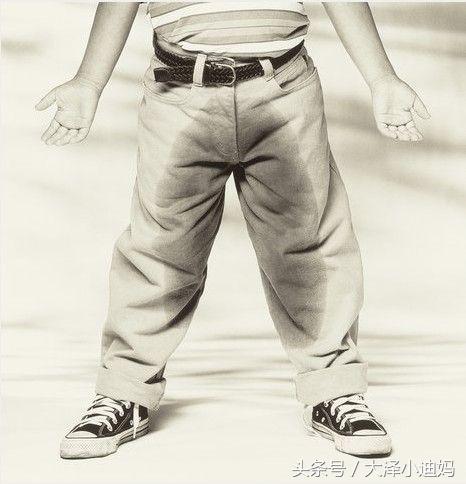 宝宝总是把粑粑拉在尿片里怎么办,宝宝上幼儿园想大便不敢给老师说