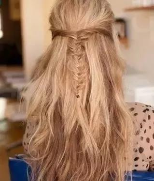 法式慵懒鱼尾辫,法式辫子麻花公主头