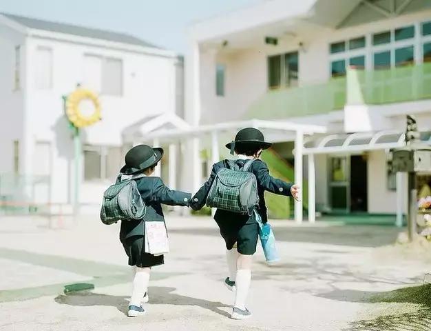 生活里还有哪些微妙的瞬间，像手指插进红豆堆一样爽