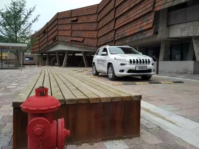 2017jeep自由光内饰功能,2017款jeep自由光可以播放视频